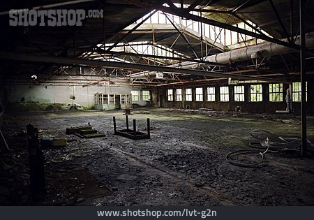
                Ruine, Halle, Fabrik                   