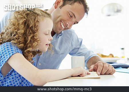 
                Vater, Lesen, Lernen, Tochter                   