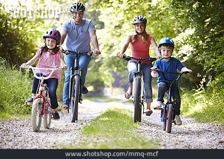 
                Freizeit, Radfahren, Familienausflug                   