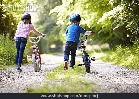 
                Freizeit, Kinder, Radfahren, Geschwister                   