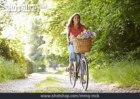 
                Junge Frau, Frau, Fahrrad, Radfahrerin                   