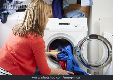 
                Waschen, Hausarbeit, Hausfrau, Waschmaschine                   
