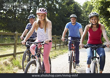 
                Familie, Radfahrer, Radtour, Familienausflug                   