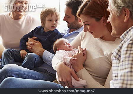 
                Neugeborenes, Generationen, Nachwuchs, Großfamilie                   