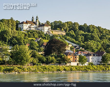
                Wallfahrtskirche, Passau, Mariahilf                   