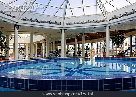 
                Pool, Schwimmbecken, Therme, Thermalbad                   