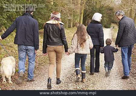 
                Spaziergang, Herbstspaziergang, Familienausflug                   