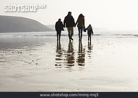 
                Strandspaziergang, Familie, Wattwanderung                   