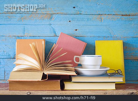 
                Tasse, Buch, Bücherstapel                   