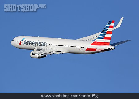 
                Flugzeug, B-767, American Airlines                   
