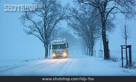 
                Verkehrssicherheit, Straßenverkehr, Wintereinbruch                   