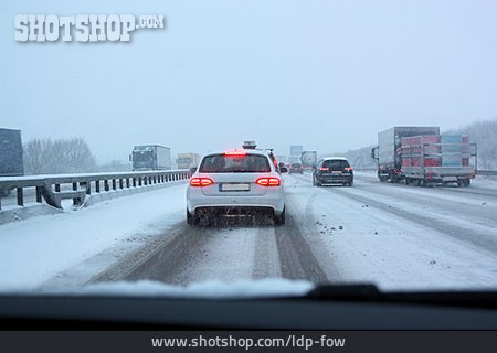 
                Autobahn, Straßenverkehr, Wintereinbruch                   