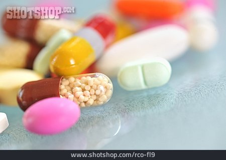 
                Tabletten, Medikamente, Tablettensucht                   