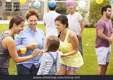 
                Fest, Verwandtschaft, Familienfest, Gartenparty                   