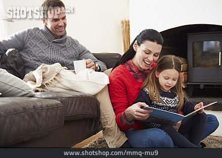 
                Häusliches Leben, Familie, Vorlesen                   