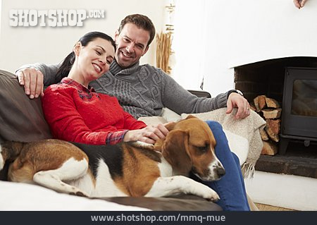 
                Häusliches Leben, Hund, Ehepaar                   