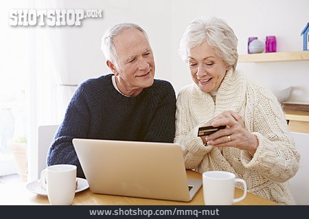 
                Online Banking, Seniorenpaar                   