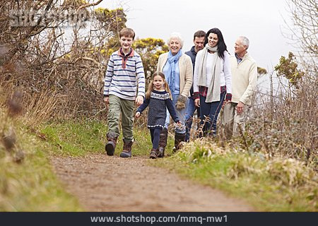 
                Spaziergang, Familie, Generationen, Großeltern                   