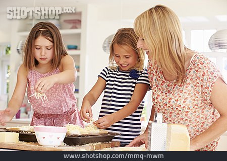 
                Mutter, Kochen, Backen, Tochter                   