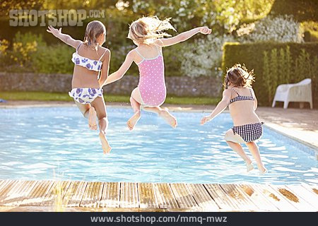 
                Mädchen, Sommer, Schwimmbecken, Freibad                   