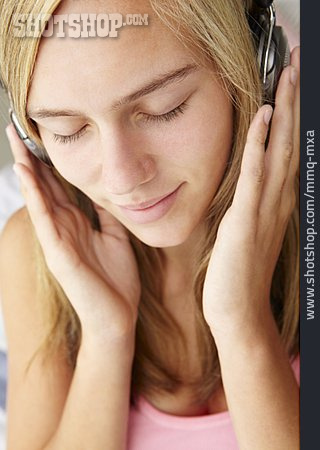
                Teenager, Mädchen, Musik Hören                   
