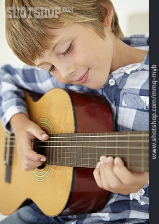 
                Junge, Gitarre, üben                   