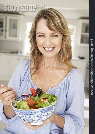 
                Frau, Gesunde Ernährung, Salat                   