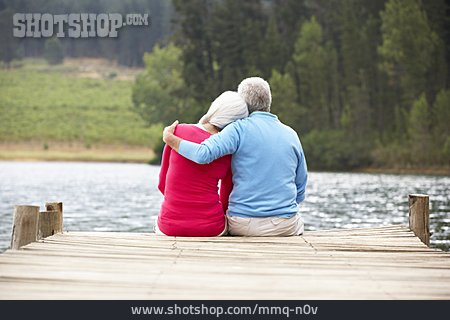 
                Steg, Naturerlebnis, Seniorenpaar                   