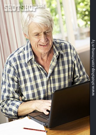 
                Senior, Laptop, Internet                   