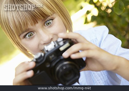 
                Mädchen, Begeistert, Fotoapparat, Fotografieren                   