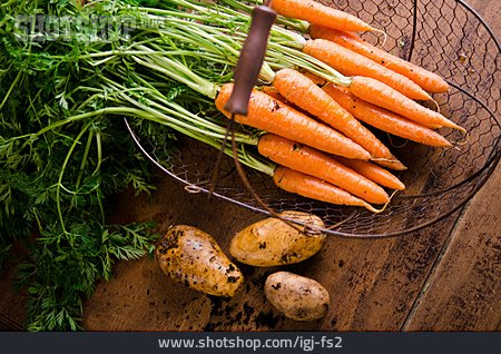 
                Karotten, Kartoffeln, Gemüsekorb                   