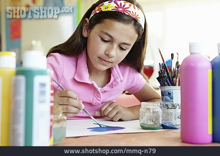 
                Kind, Mädchen, Malen, Kunstunterricht                   