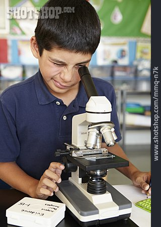
                Junge, Kind, Mikroskop, Biologieunterricht                   
