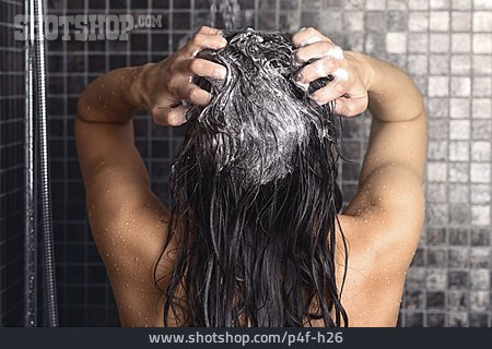 
                Frau, Entspannung, Haare Waschen                   