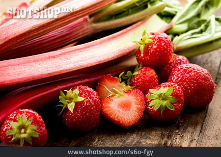 
                Erdbeeren, Rhabarber                   
