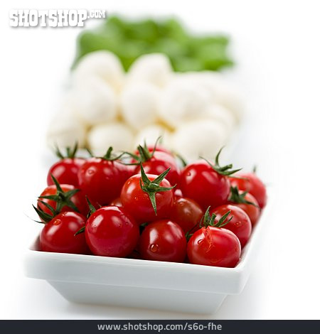 
                Basilikum, Tomaten, Mozzarella, Italienische Küche                   