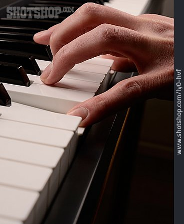 
                Musizieren, Klavier, Klavier Spielen                   