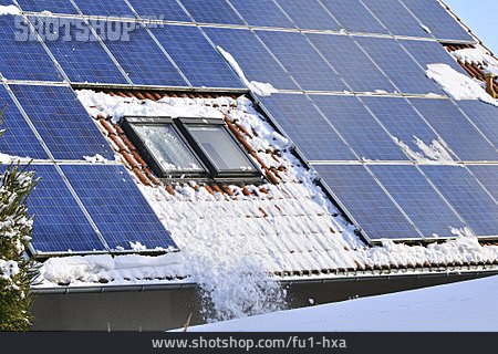 
                Dach, Schneebedeckt, Solaranlage, Photovoltaikanlage                   