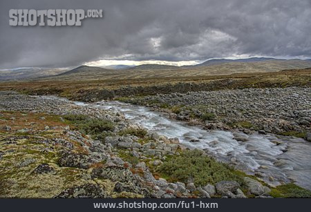 
                Norwegen, Gletscherfluss, Dovrefjell-sunndalsfjella-nationalpark, Fjaelllandschaft                   
