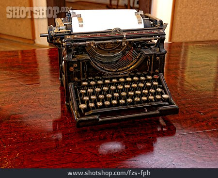 
                Retro, Historische Technik, Schreibmaschine                   