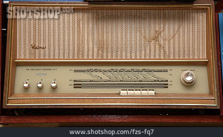 
                Historische Technik, Radio, Röhrenradio                   