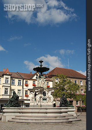 
                Brunnen, Marktplatz, Erlangen                   