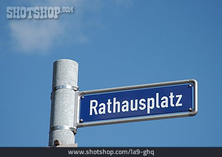 
                Rathausplatz, Straßenname                   