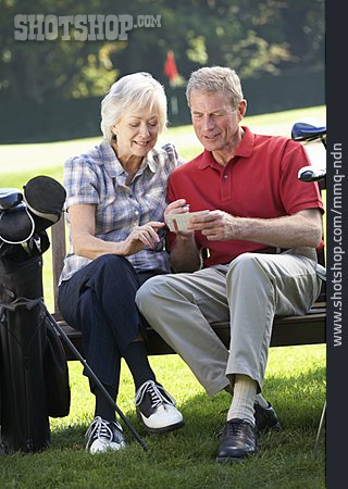 
                Hobby, Golfplatz, Seniorenpaar                   