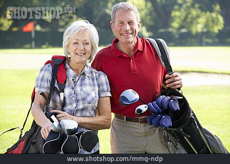 
                Aktiver Senior, Golfspiel, Ehepaar                   