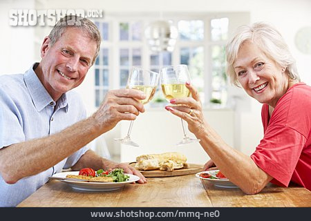 
                Abendessen, Ehepaar, Seniorenpaar                   