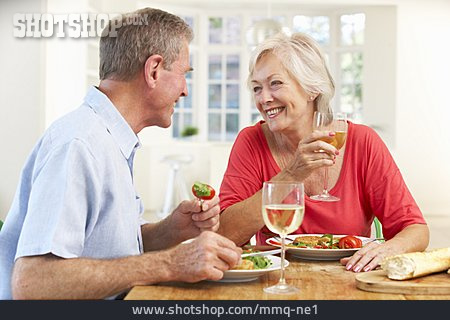 
                Mahlzeit, Abendessen, Seniorenpaar                   