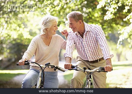 
                Radfahren, Ehepaar, Seniorenpaar                   