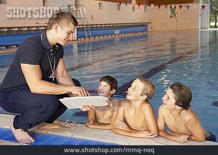 
                Hallenbad, Schwimmsport, Sportlehrer, Schwimmlehrer, Schwimmkurs                   