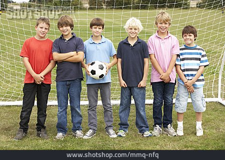
                Kindergruppe, Fußballspieler                   